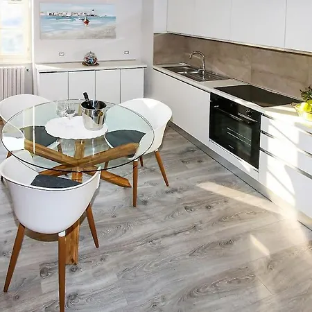 Casa Ariel, In Piazza A Colico, شقة